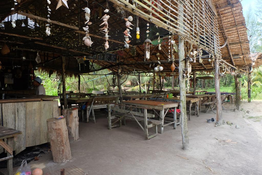 Mr. Chuoi Bar And Hut Hotel Ko Phra Thong Exterior foto