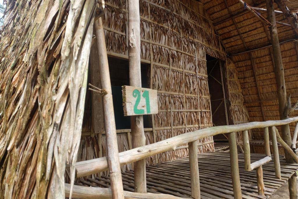 Mr. Chuoi Bar And Hut Hotel Ko Phra Thong Exterior foto