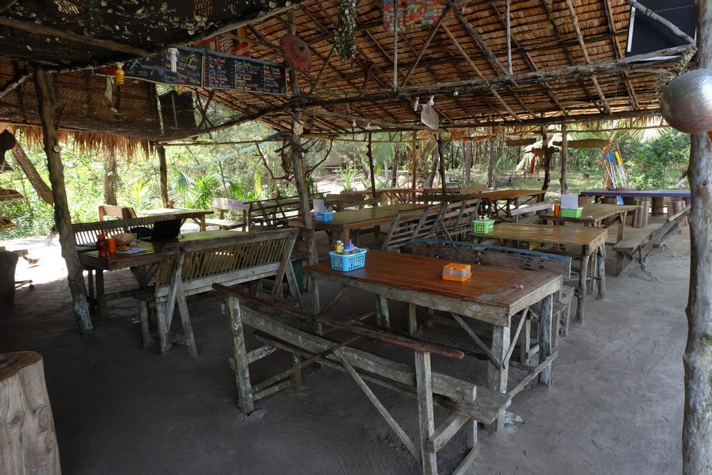 Mr. Chuoi Bar And Hut Hotel Ko Phra Thong Exterior foto