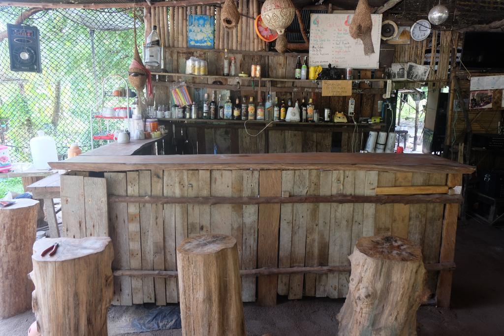 Mr. Chuoi Bar And Hut Hotel Ko Phra Thong Exterior foto