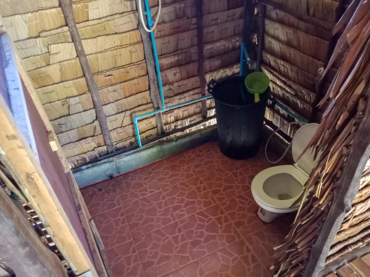 Mr. Chuoi Bar And Hut Hotel Ko Phra Thong Exterior foto