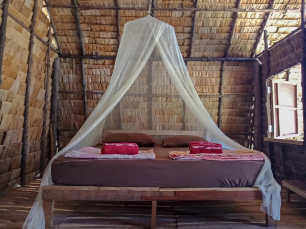 Mr. Chuoi Bar And Hut Hotel Ko Phra Thong Exterior foto